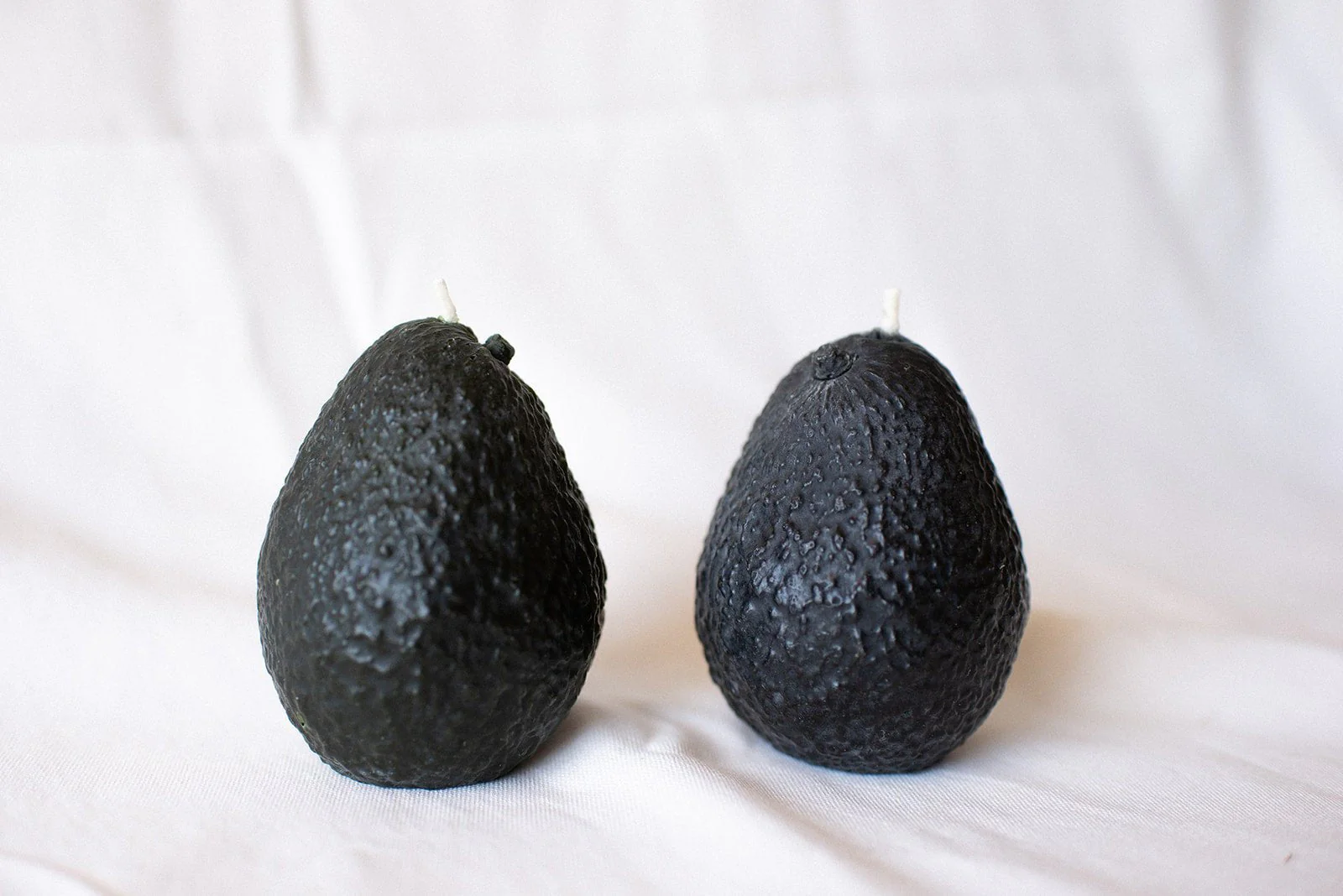 BEESWAX AVOCADO CANDLE - Image 2