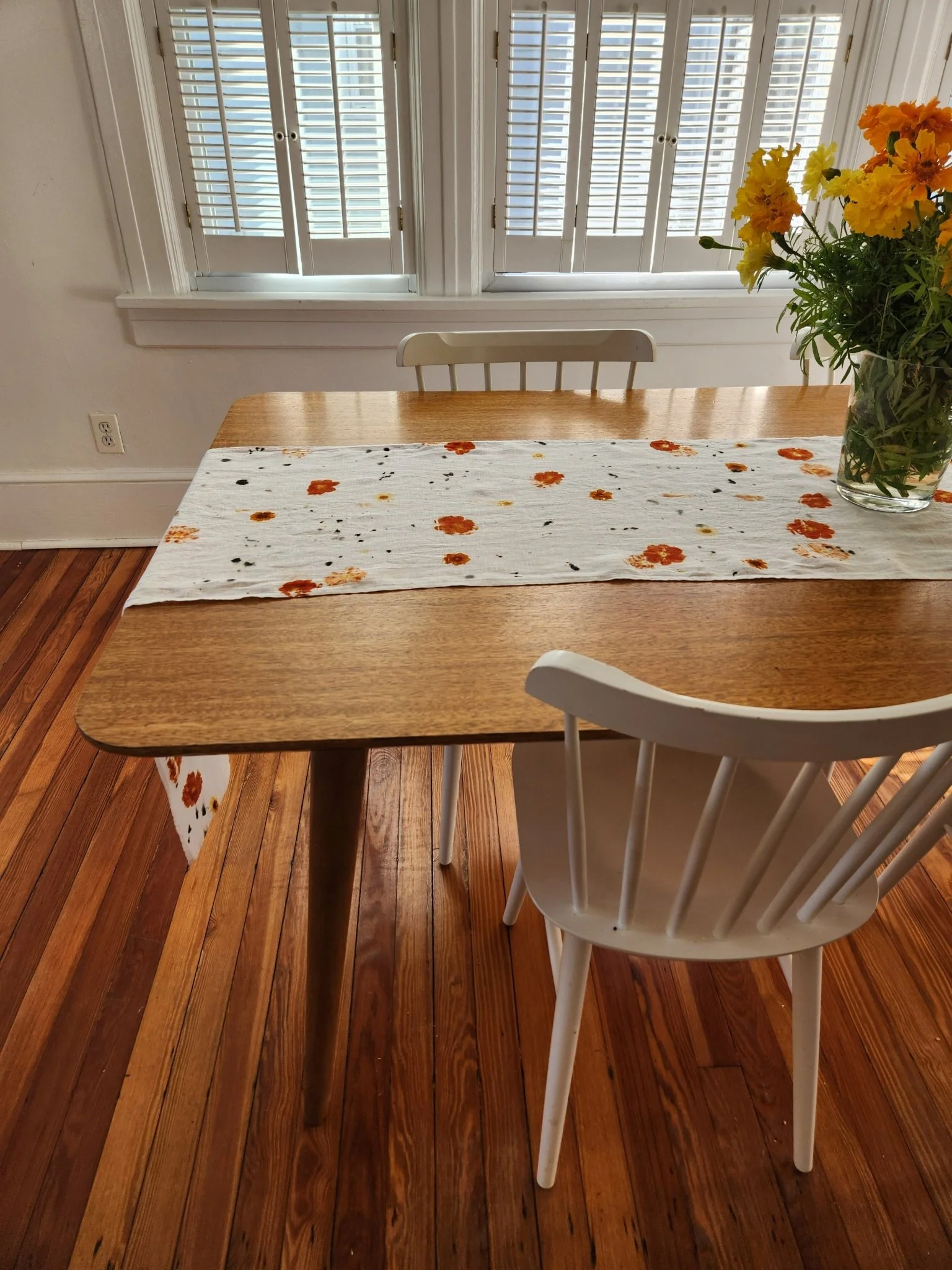 Flower-Printed Linen Table Runner - Image 9